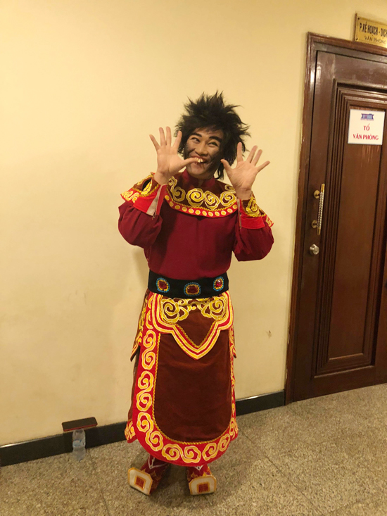 Công Lý tình cảm bên bạn gái ở hậu trường ghi hình Táo quân 2018